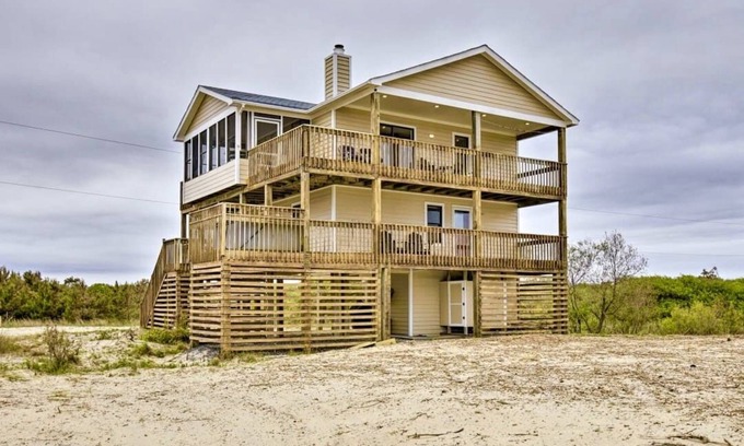 Corolla Casa | "Parked In The Sand"Corolla 4x4 beach house Ocean views/Wild Horses/Pet friendly