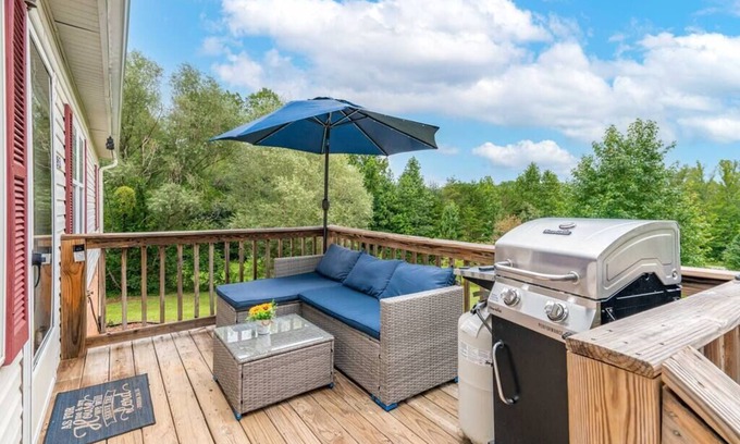 Madison Casa | Parking for 75+ Travel Workers Welcome