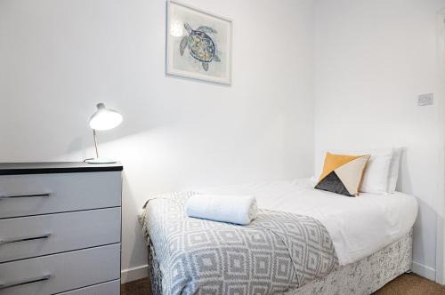Bon-y-maen Apartamento | Parking, Smart Tv's in all rooms!