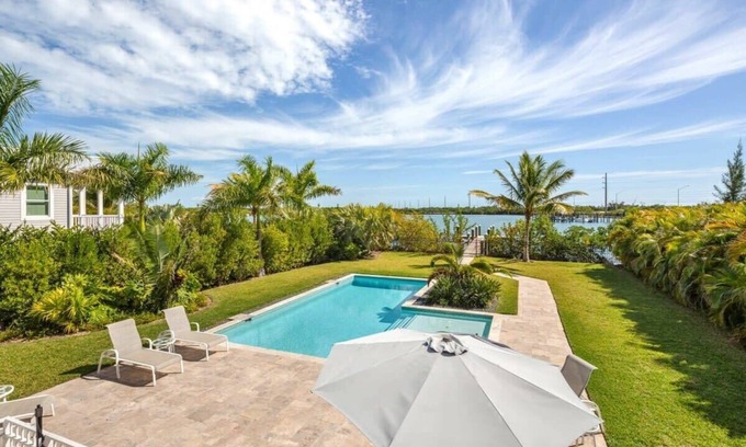 Key West Casa | Parking, Pool & Dock - Waterlane House