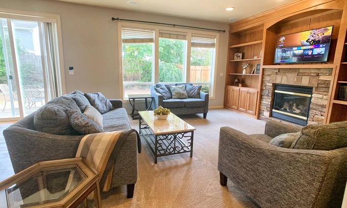 Starcrest Casa | Parkside 5B Retreat, Large yard w/bbq