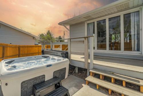 Monument Casa | Parkside Haven Hot Tub Foosball & Family Fun