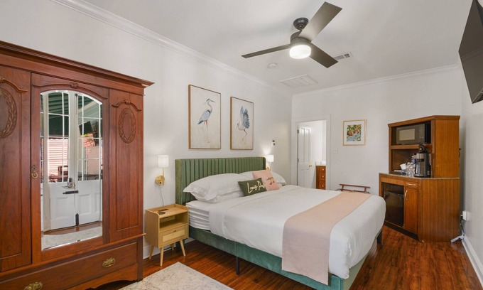 French Quarter Hotel | Parkside Villas, 6 Historic Guesthouses, Sleeps 26