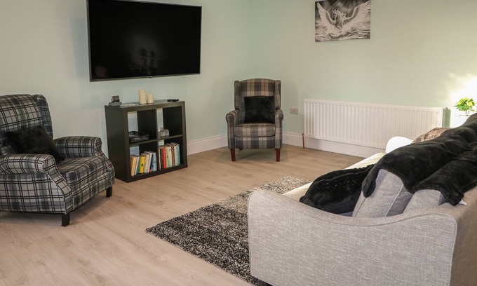 Newry Cabaña | PARKVIEW APARTMENT KILLEAVY, pet friendly in Newry, Northern Ireland