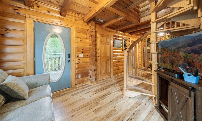 Gatlinburg - Pigeon Forge Cabina | Parkway Treasure 3 Bedroom Cabin by Heavenly Views Resort