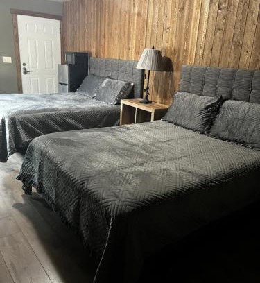 Gardiner Casa | ParkWay Yellowstone Guest House Room #1