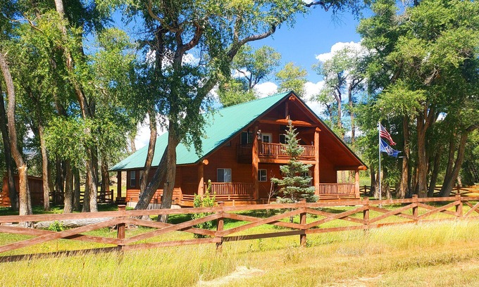 Whitepine Casa | Parlin Paradise - Parlin/Ohio City