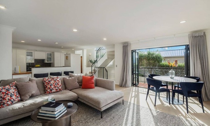 Parnell Casa | Parnell City Fringe Escape