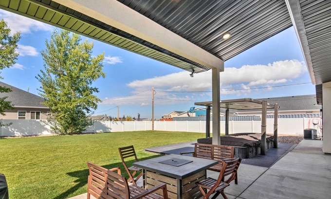 Parowan Casa | Parowan Retreat w/ Swim Spa & Tesla Charger!