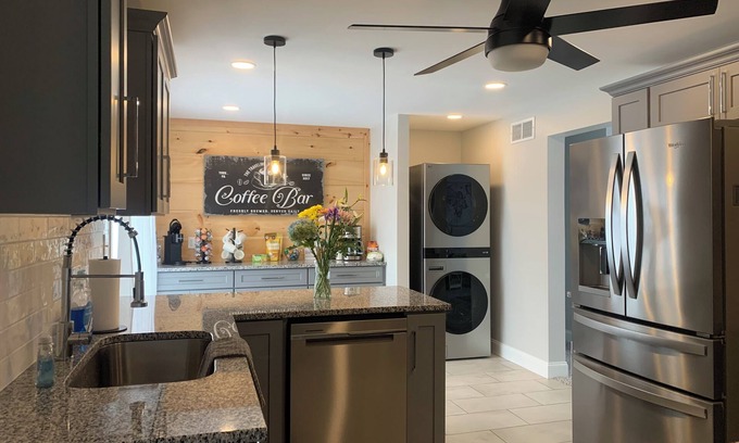 East York Casa | Parrot Bay Ranchern3 Bedroom 2 Full BathnEV Charging StationnWiFi , central HVAC