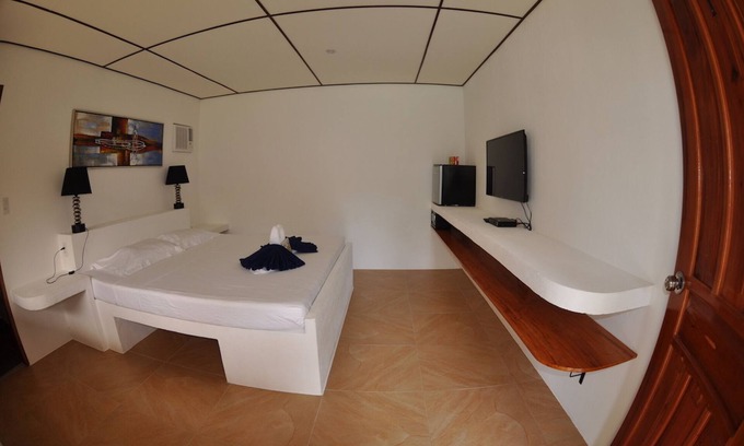 Basdiot Cabaña | Parrot Resort Deluxe Room 1 - Moalboal