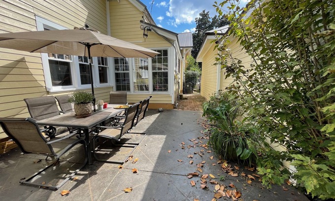 Druid City Cabaña | Parsons' Carriage House - Book Now !