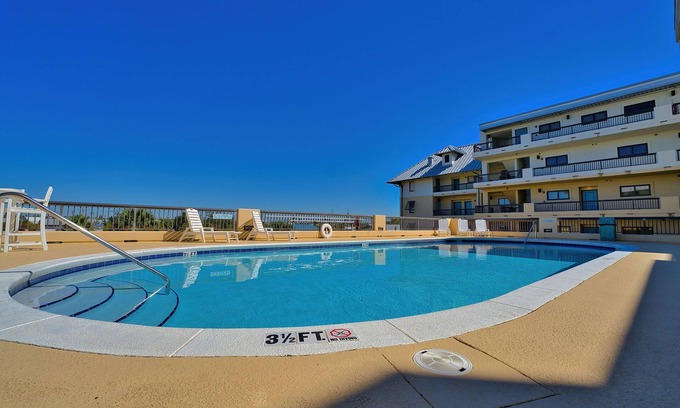 Mexico Beach Condominio | Partial Gulf Views, Covered Parking, Pool, HotTub!