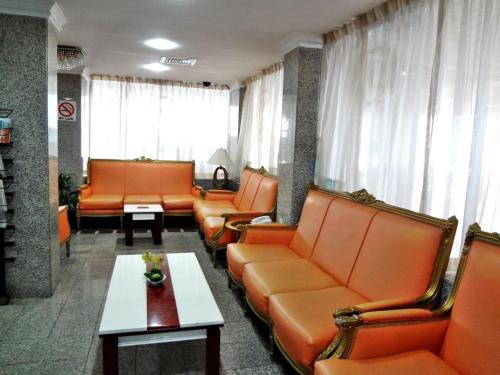 Al Muraqqabat Apartamento | Partition Rooms in Hotel Apartment