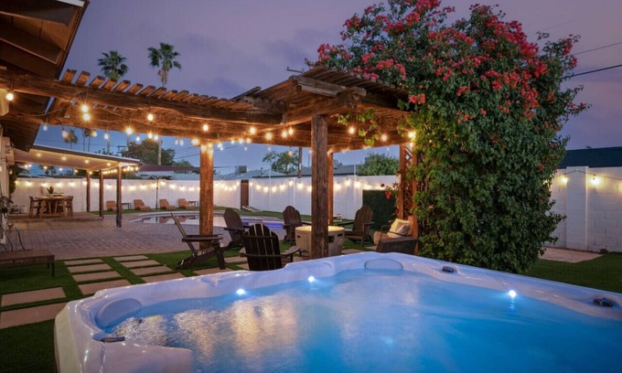 Cox Heights Casa | Party at The PALM - Pool / Hot Tub / Pergola with Fire Pit & Much More