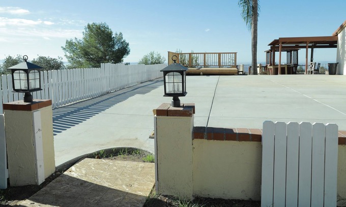 Los Angeles County Casa | Party Land for Party and Event