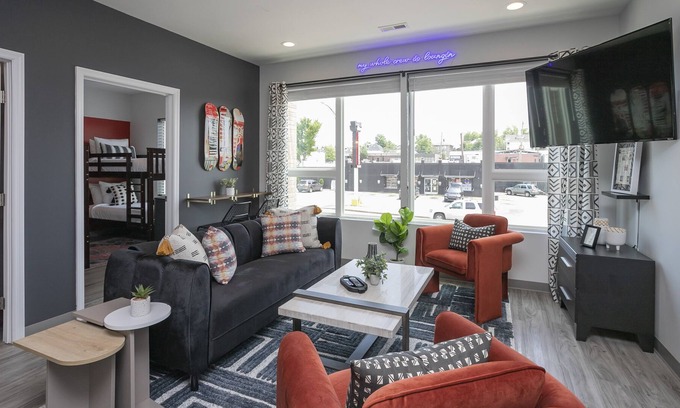 Maxwell Casa | 🥳🎉​ ​Party Like It’s 1999 – Best East Nashville Location! Walkable!