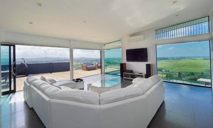 Onerahi Casa | Parua Bay home with everything you'll need