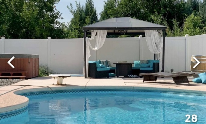 Pasco Casa | Pasco Oasis Get Away - In-ground pool and hot tub open June-Sept, 4 bed 2.5 bath