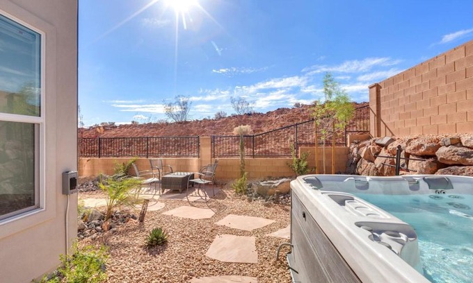 Washington Casa | Paseos 1213 Brand New Home, Private Hot Tub, BBQ Grill, Ping Pong, Air Hockey, and More!