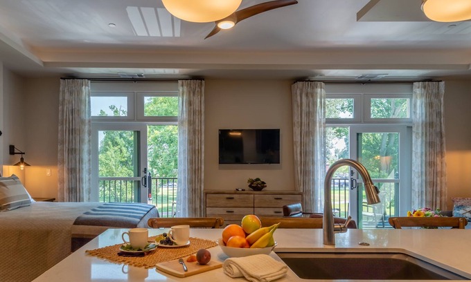 Paso Robles Apartamento | Suite con balcón distintivo en el centro de Paso Robles