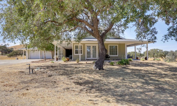 Paso Robles Casa | Paso Robles Gem w/ On-Site Vineyard: Pets Welcome!