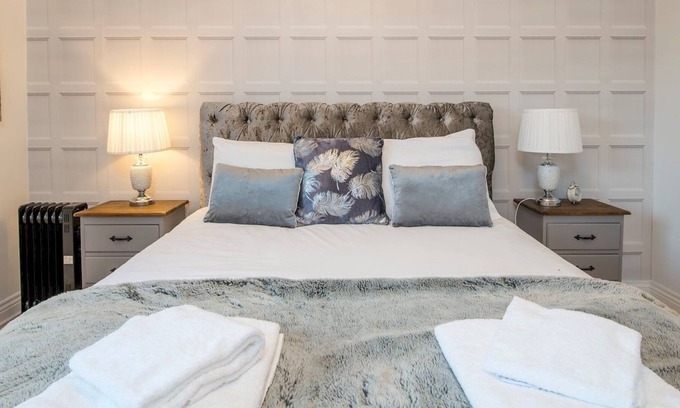 Atlantic Wharf Apartamento | Pass the Keys | 2 Bed Apartment with Views & Parking very central!