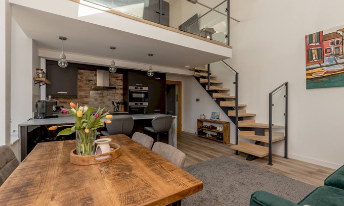 Merchiston Apartamento | Pass the Keys | Stunning 3 Bed Loft Style Apt with Free Parking