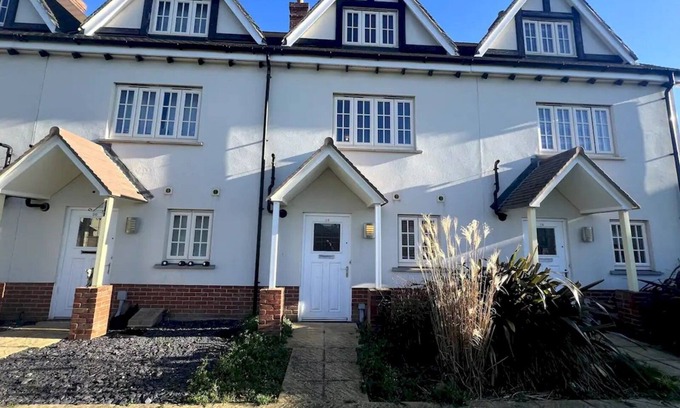 Colchester Casa | Pass the Keys | 3 Bed home away from home