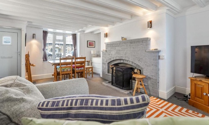 Borth Casa | Pass the Keys 3-bedroom beach house with off street parking