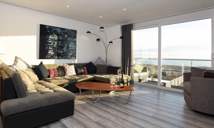 South Hayling Casa | Pass the Keys | Amazing Views High End Beachfront 3Bed Sleeps 7