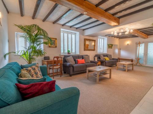 Giltbrook Casa | Pass The Keys Amazing Guest Cottage in Nottingham with Parking!
