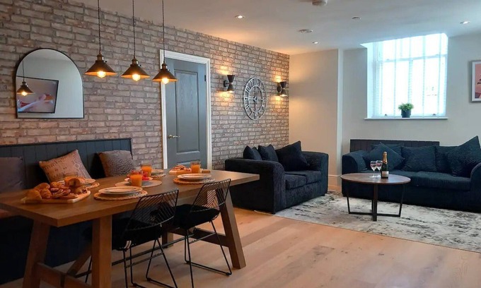 Bont Newydd Apartamento | Pass the Keys | Apartment 2 Old Conservative Club in Historic Town