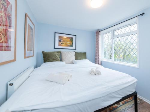 Lychpit Apartamento | Pass the Keys Basingstoke Charming King Beds Flat in Basingstoke Sleeps 4