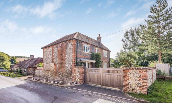 Chichester Casa | Pass the Keys | Beautiful Cottage In South Downs