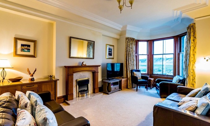 Earlsferry Casa | Pass the Keys | Beaufort House looking onto Golf Course