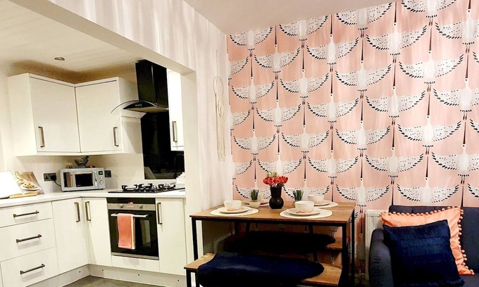 Broadheath Casa | Pass the Keys | Beautifully refurbished house close to MCR Airport
