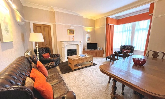 Dumfries Casa | Pass the Keys | Beautiful Period Property in Central Location