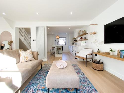 Wapping Casa | Pass the Keys - Beautiful designer Maisonette with Garden and BBQ