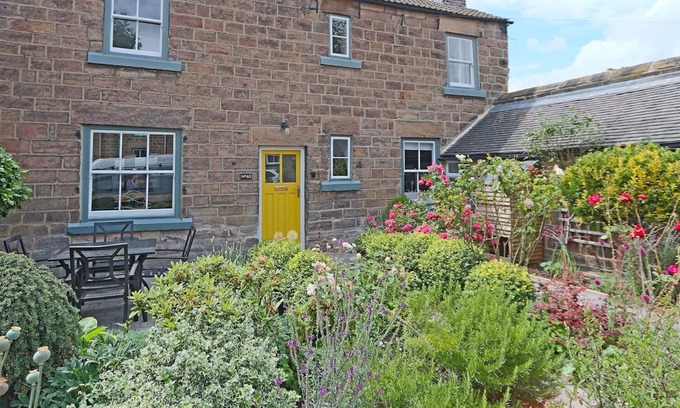 Milford Casa | Pass the Keys | Beautiful Character Cottage