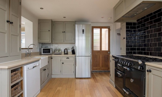 Fifield Casa | Pass the Keys | Brambles Spacious Home Sleeps 8 Legoland Windsor in 5mins