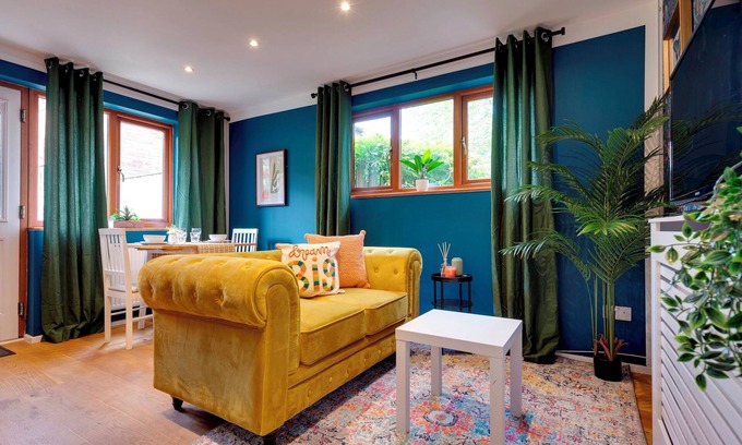 Cambridge Casa | Pass the Keys | Brand new 1 bedroom modern Cambridge home near railway station