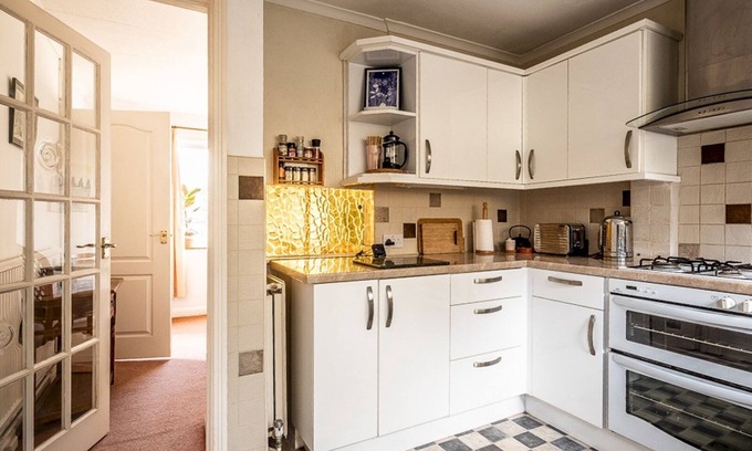 Exeter Casa | Pass the Keys | Bright and private home