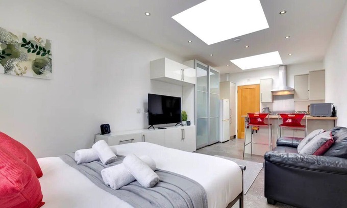 Mill Road Casa | Pass the Keys | Central & Modern Cabin on Mill Road