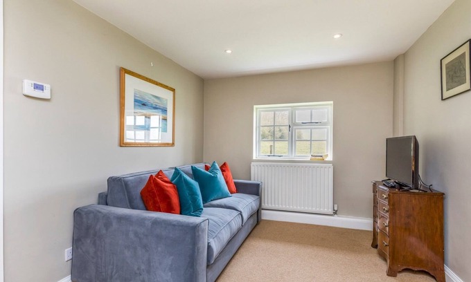 Stoughton Casa | Pass the Keys | Charming Country Cottage With Spectacular Views