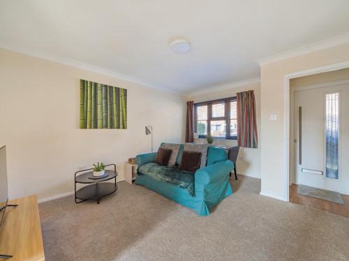 Hersham Casa | Pass the Keys Charming 1-Bed Study w garden