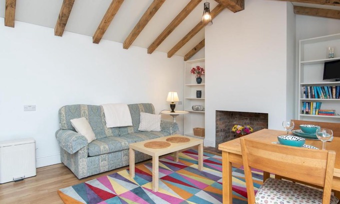 Combe Down Casa | Pass the Keys Charming Garden cottage with parking