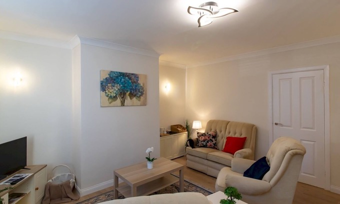 Chester-le-Street Casa | Pass the Keys | Charming Home in Pelton