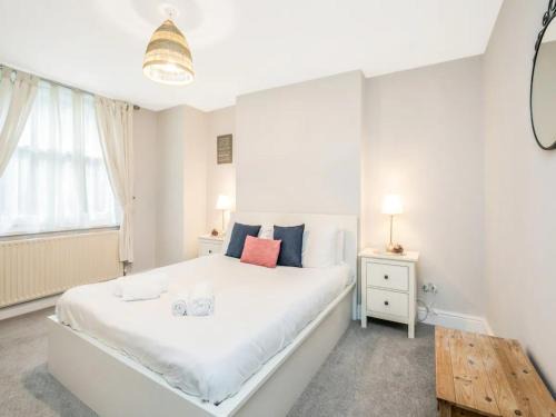 North Acton Casa | Pass The Keys City Break Apartment by Acton Main Line