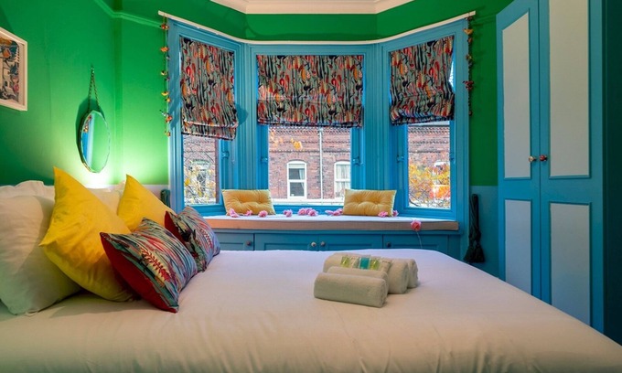 Ormeau Casa | Pass the Keys | Colourful, Quirky Artist-Owned 3 Bed Next to Cafes